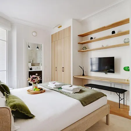 Chic & Spacious 2bdr - 4p - Av Suffren Tour Eiffel *