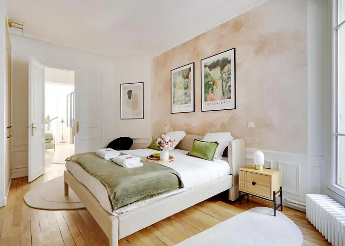 Apartament Chic & Spacious 2bdr - 4p - Av Suffren Tour Eiffel Paryż