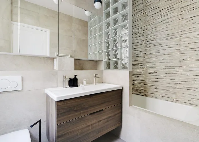 Chic & Spacious 2bdr - 4p - Av Suffren Tour Eiffel * Париж