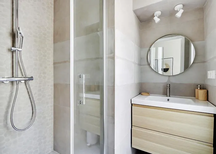 Apartament Chic & Spacious 2bdr - 4p - Av Suffren Tour Eiffel Paryż